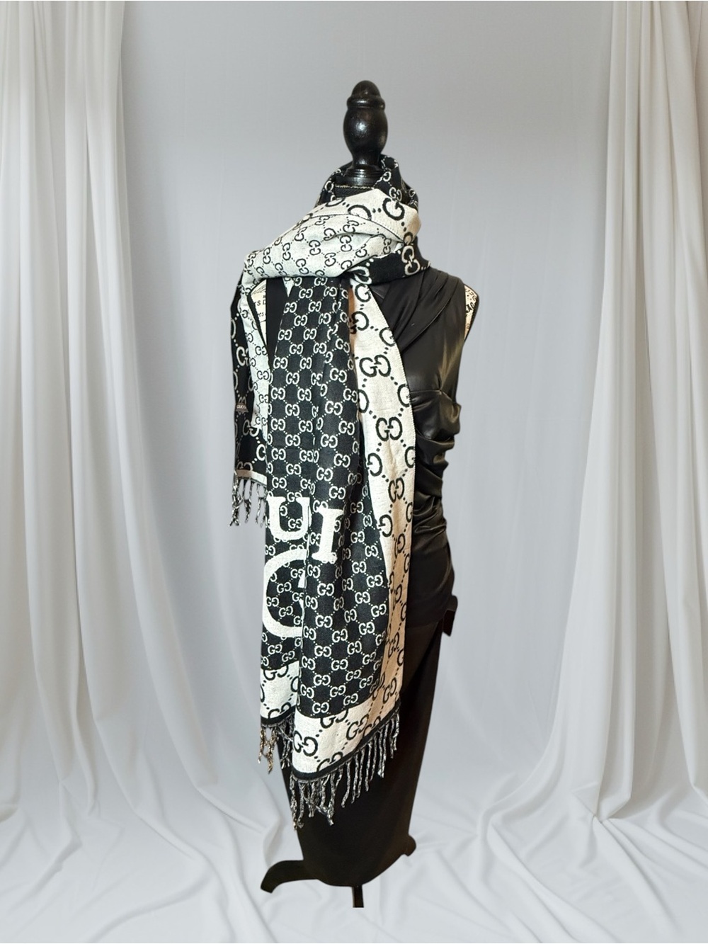 Gucci double sided Black & White GG Logo long 72 inches Scarf wrap new